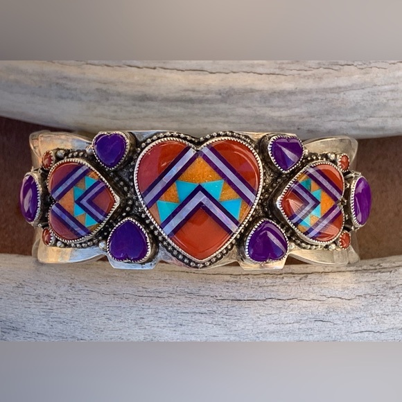 Aldrich Art * stunning Red Coral & Sugilite Inlay Trio Heart Cuff Bracelet - Picture 4 of 13